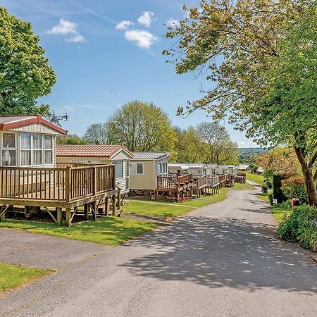 Noble Court Holiday Park Narberth Extérieur photo