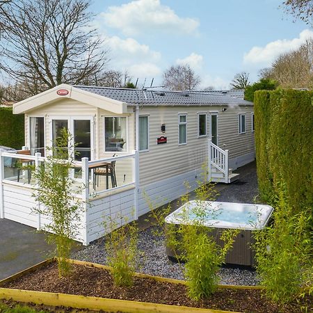 Noble Court Holiday Park Narberth Extérieur photo