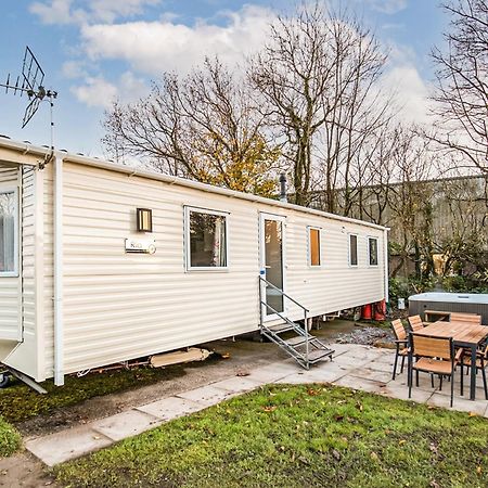 Noble Court Holiday Park Narberth Extérieur photo