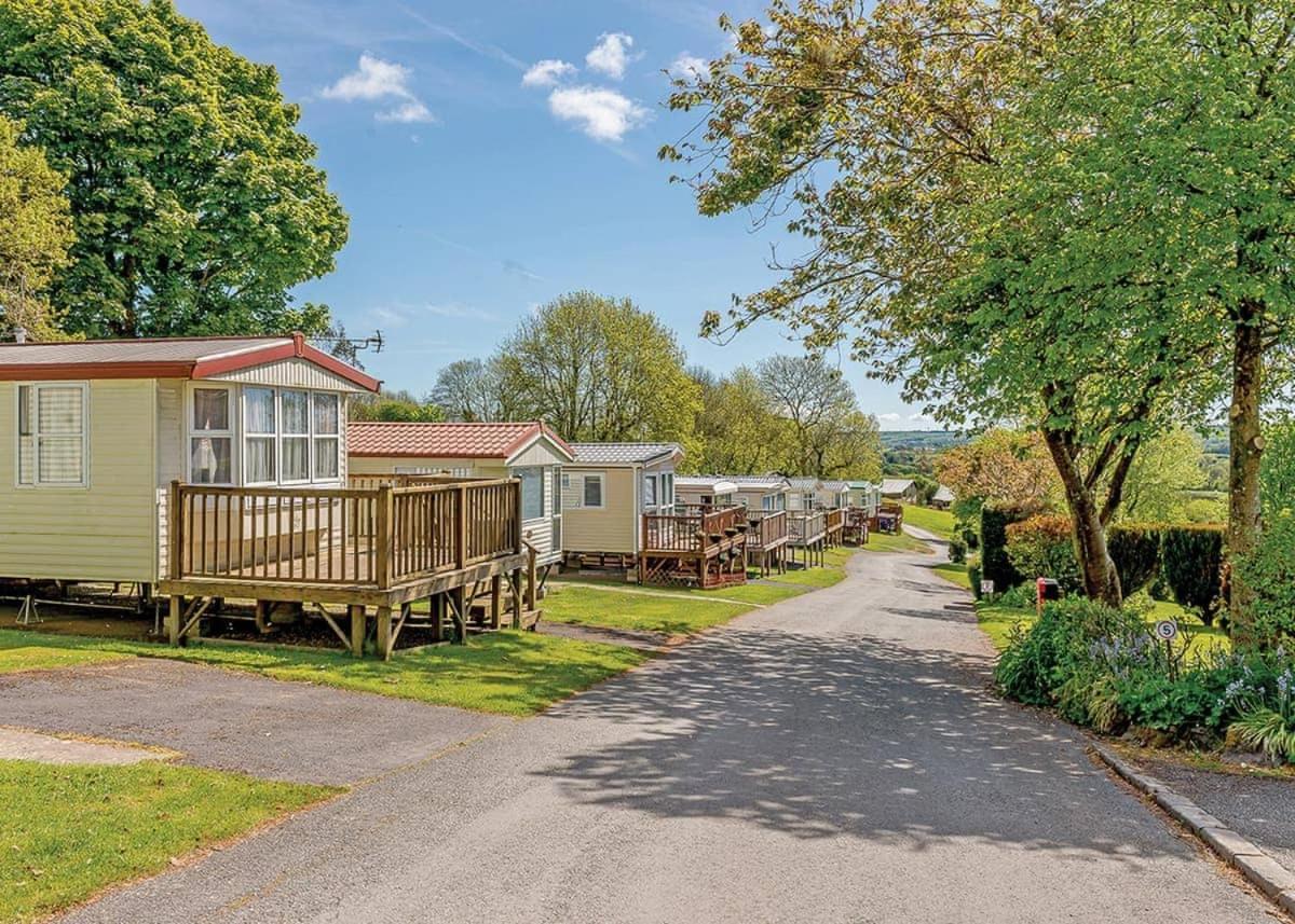 Noble Court Holiday Park Narberth Extérieur photo