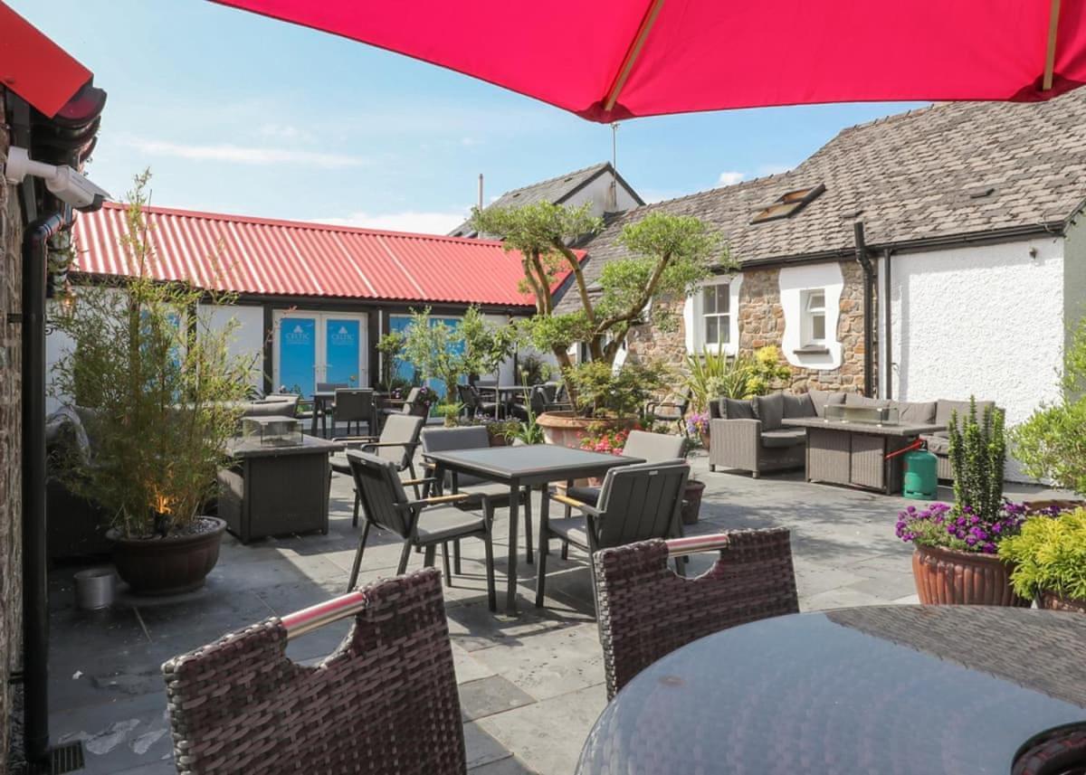 Noble Court Holiday Park Narberth Extérieur photo